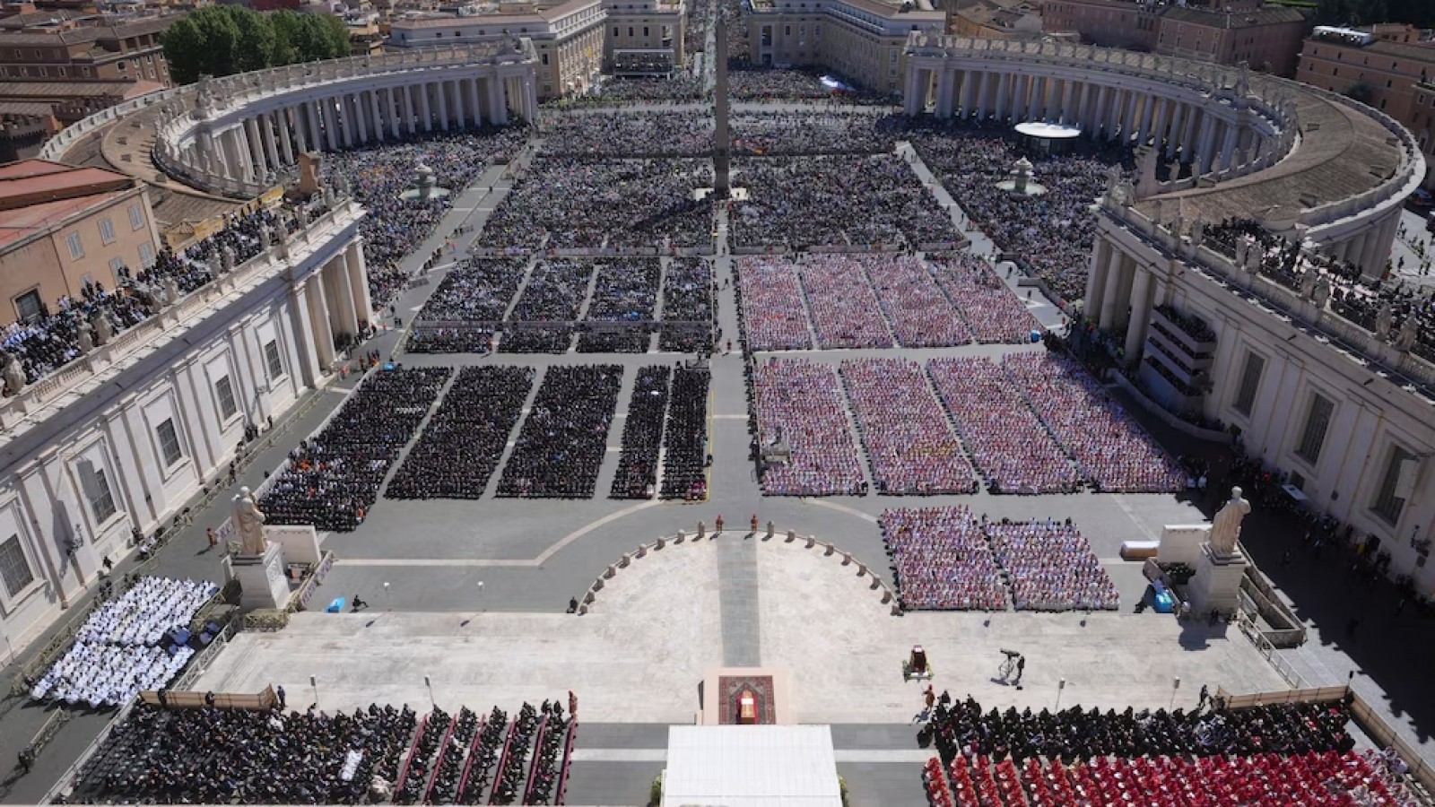 Luego de un multitudinario funeral, el papa Francisco descansa en la Basílica de Santa María la Mayor